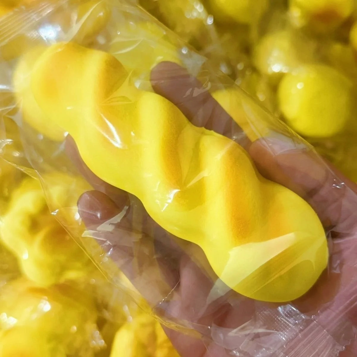 Wet Soft Twisted Dough Sensory Fidgets Toys Fake Food Squishy Simulated Bread Squeeze Toy for Adults Hand Exercise Squeeze Gifts